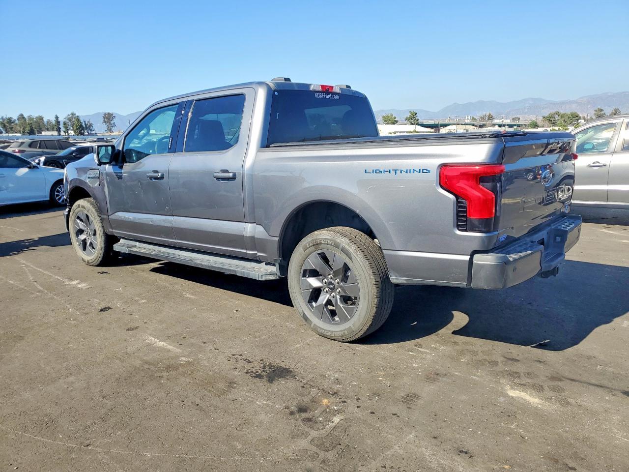 2023 Ford F150 Lightning Pro - zdjęcie 2