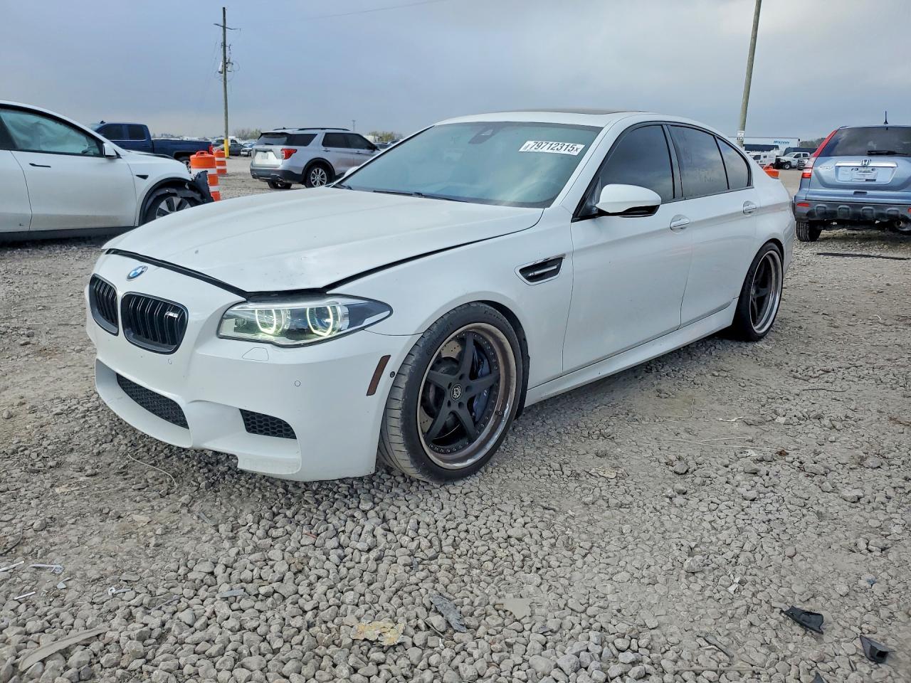 2016 BMW BMW M5 - zdjęcie główne