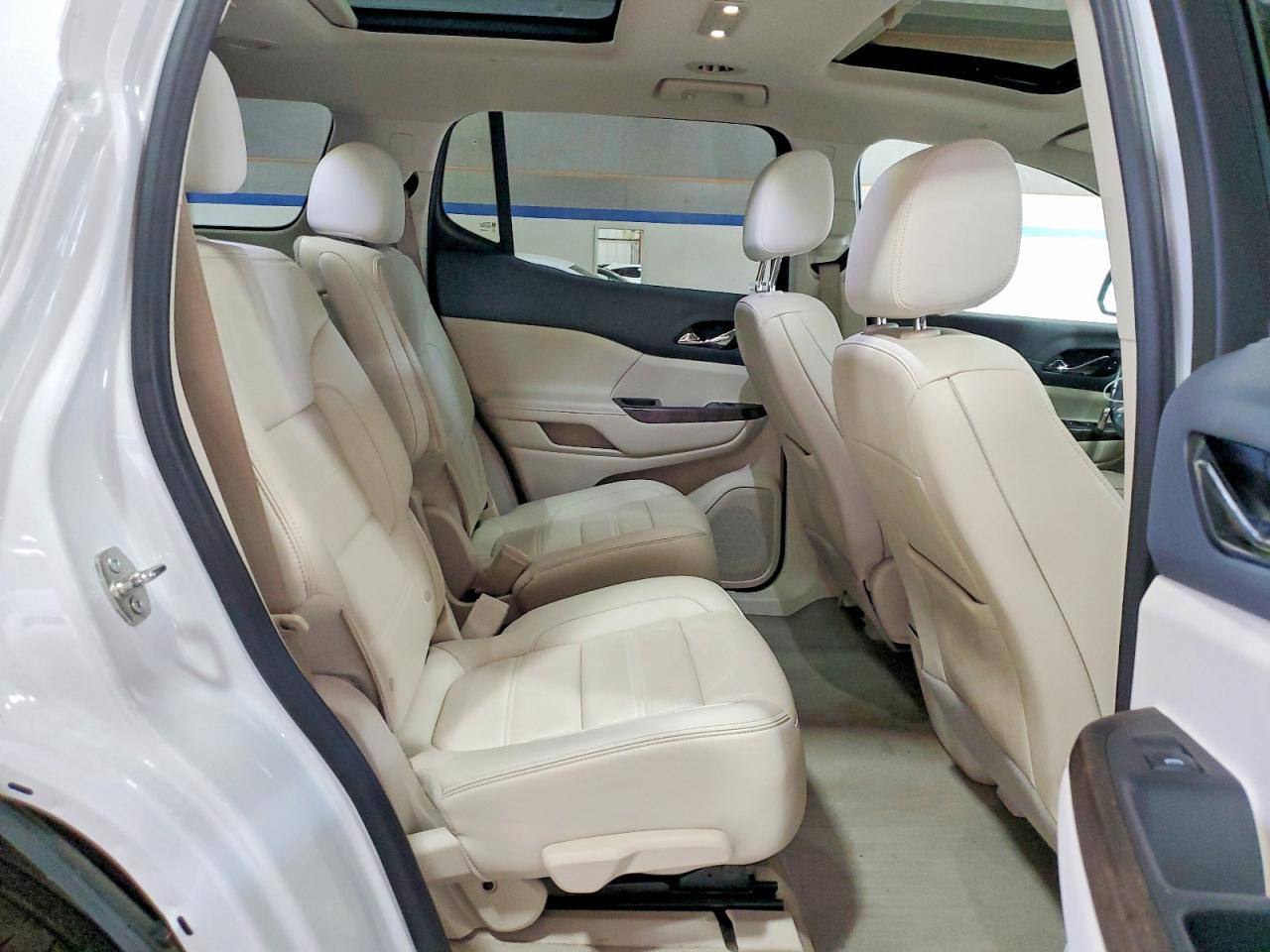 2021 GMC Acadia Denali - zdjęcie 11