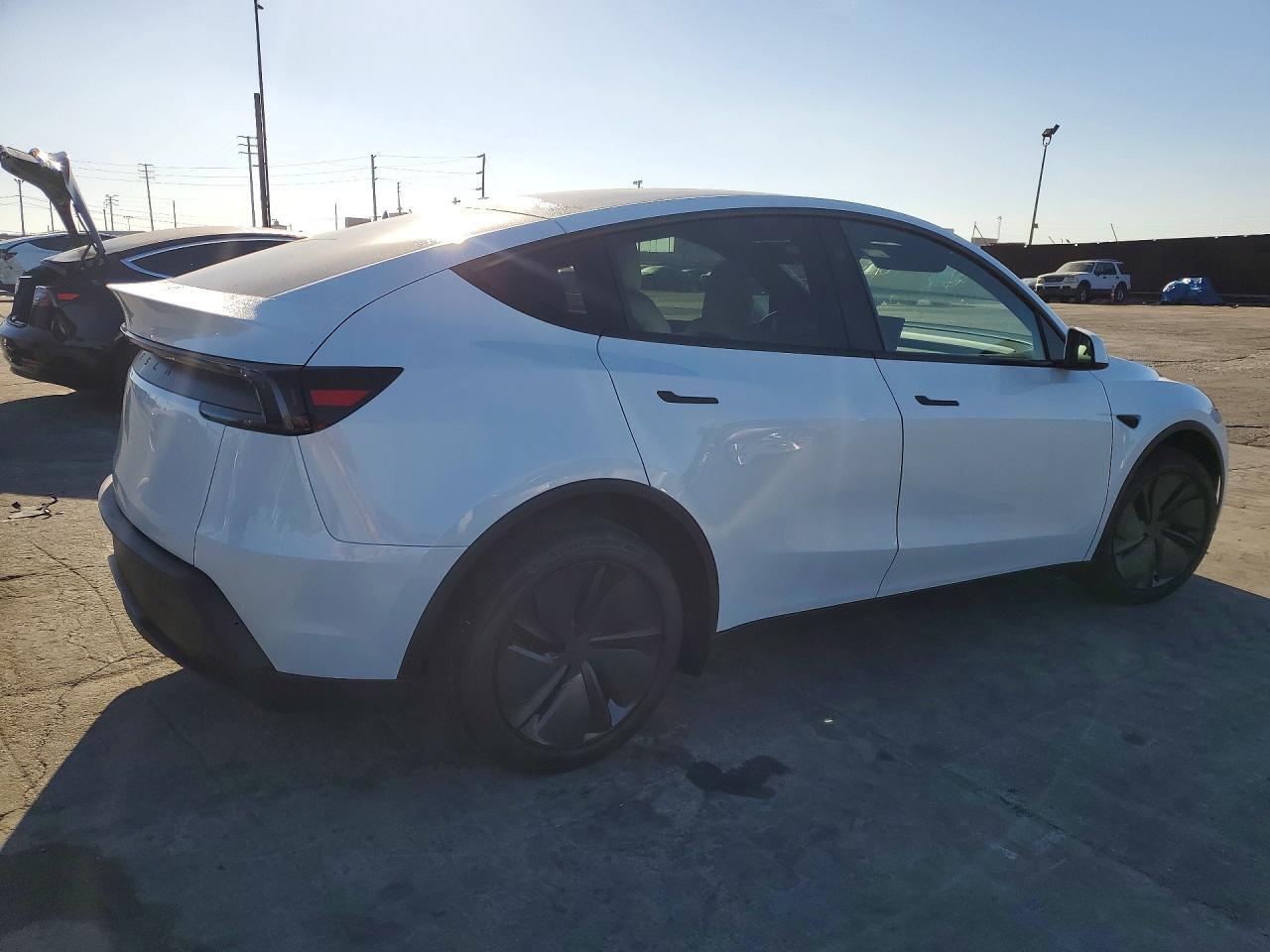 2026 Tesla Model Y - zdjęcie 3