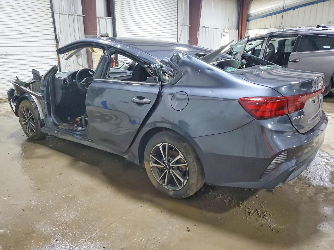 2023 Kia Forte Lxs - zdjęcie 2