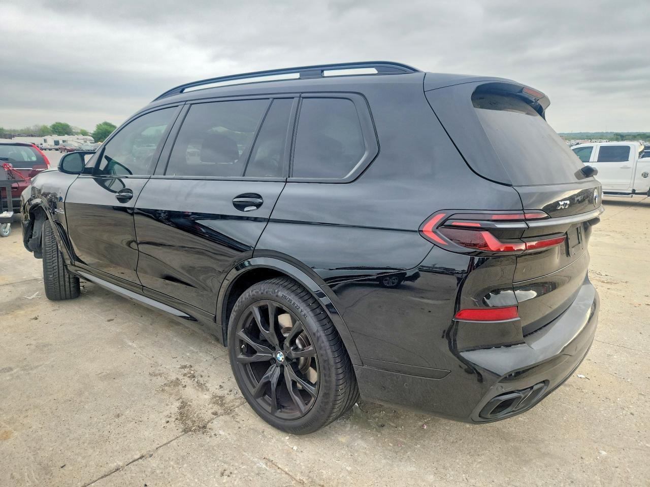 2025 BMW X7 M60I - zdjęcie 2