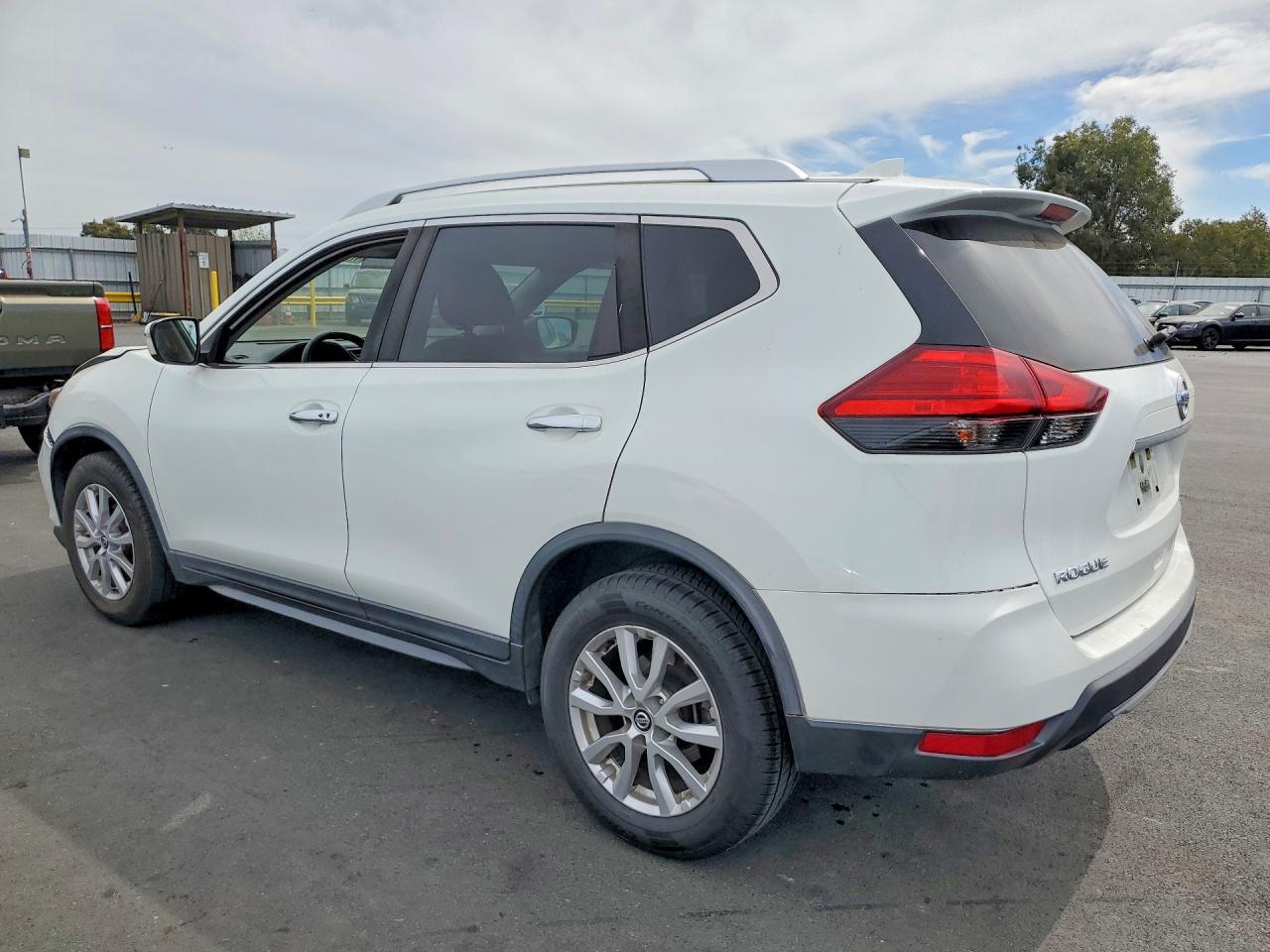 2017 Nissan Rogue Sv - zdjęcie 2