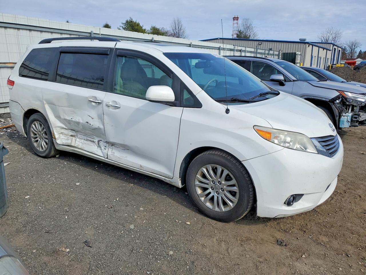 2014 Toyota Sienna Xle 8-Passenger - zdjęcie 4