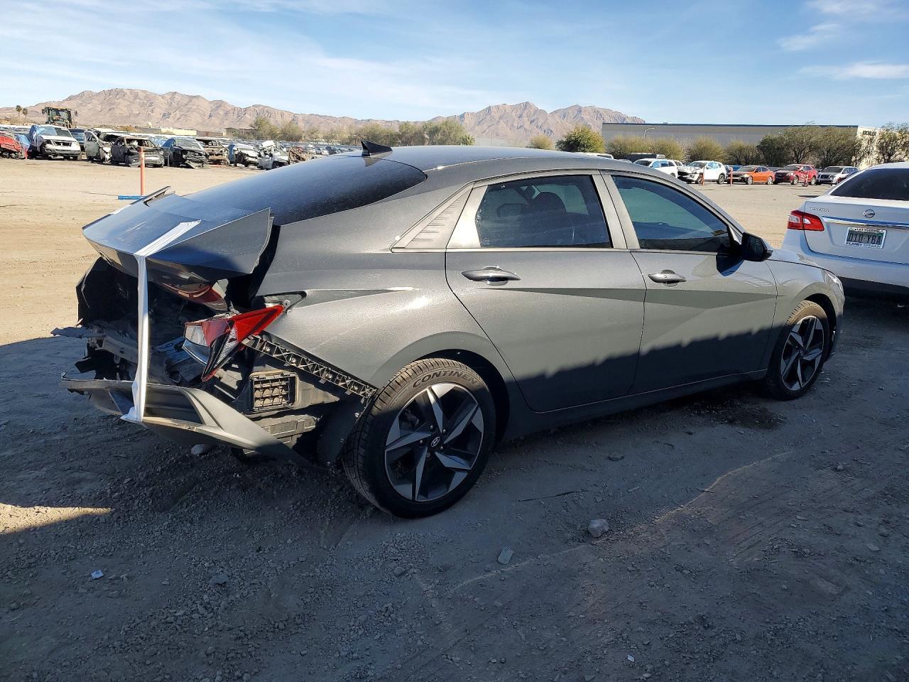 2023 Hyundai Elantra Sel - zdjęcie 3