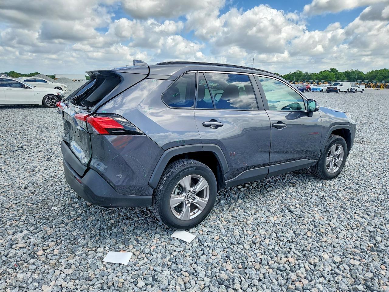 2023 Toyota Rav4 Xle - zdjęcie 3