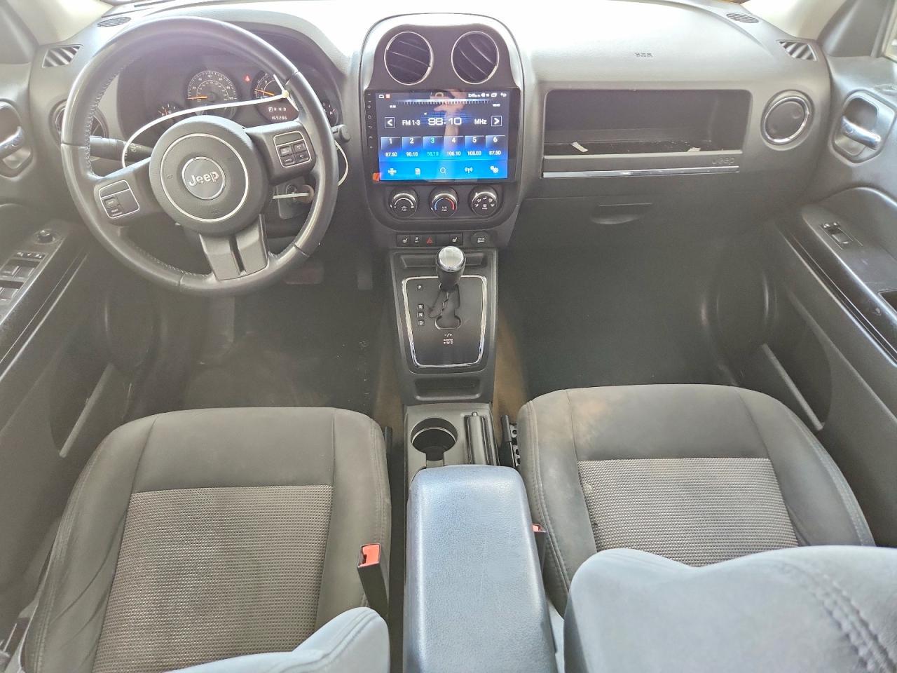 2016 Jeep Patriot Latitude - zdjęcie 8
