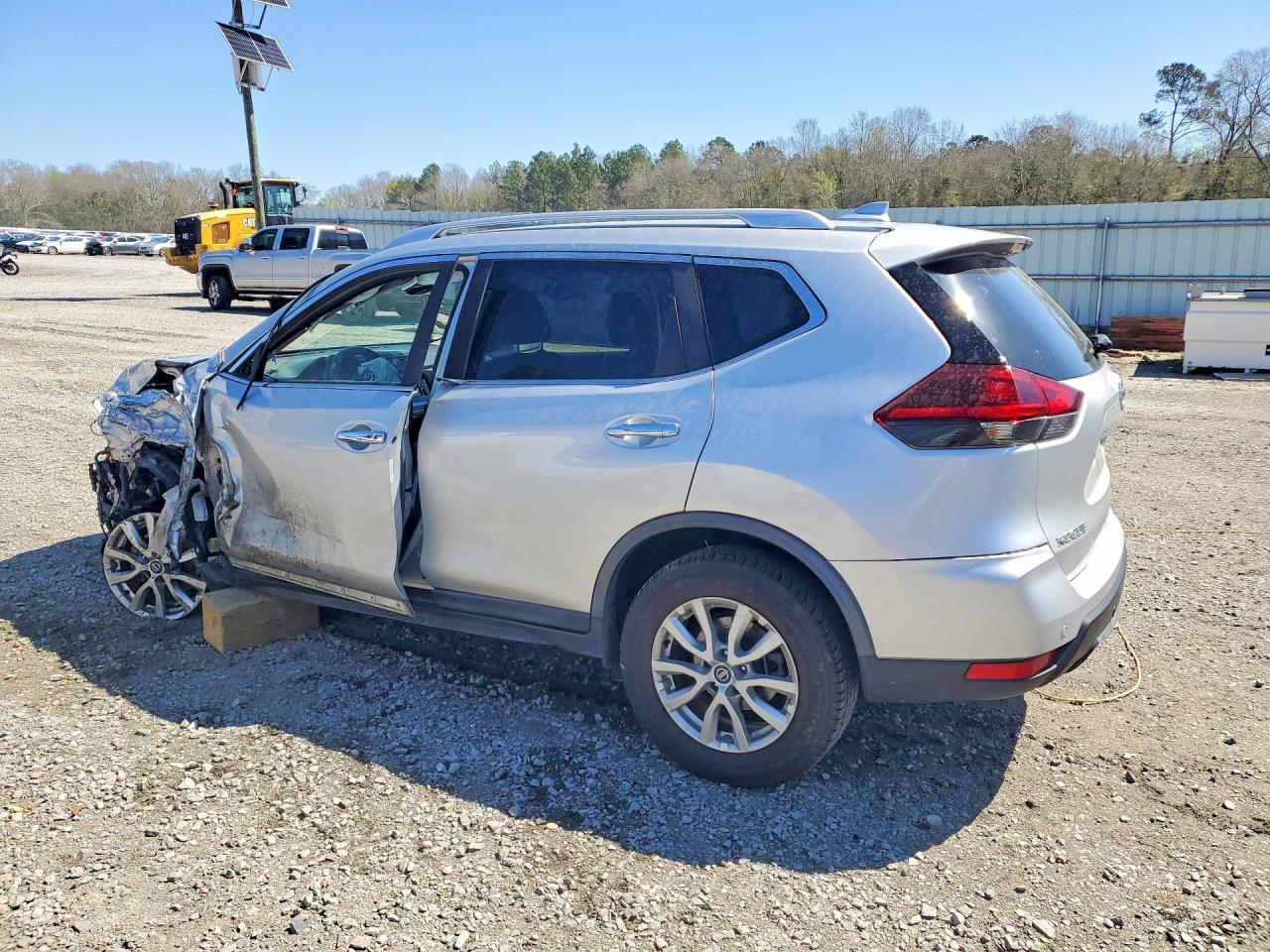 2020 Nissan Rogue Sv - zdjęcie 2