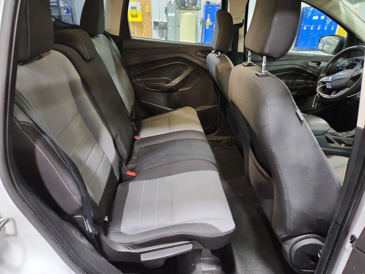 2019 Ford Escape S - zdjęcie 10