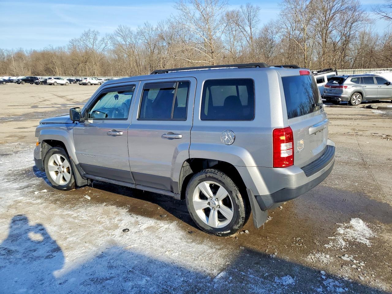 2016 Jeep Patriot Latitude - zdjęcie 2