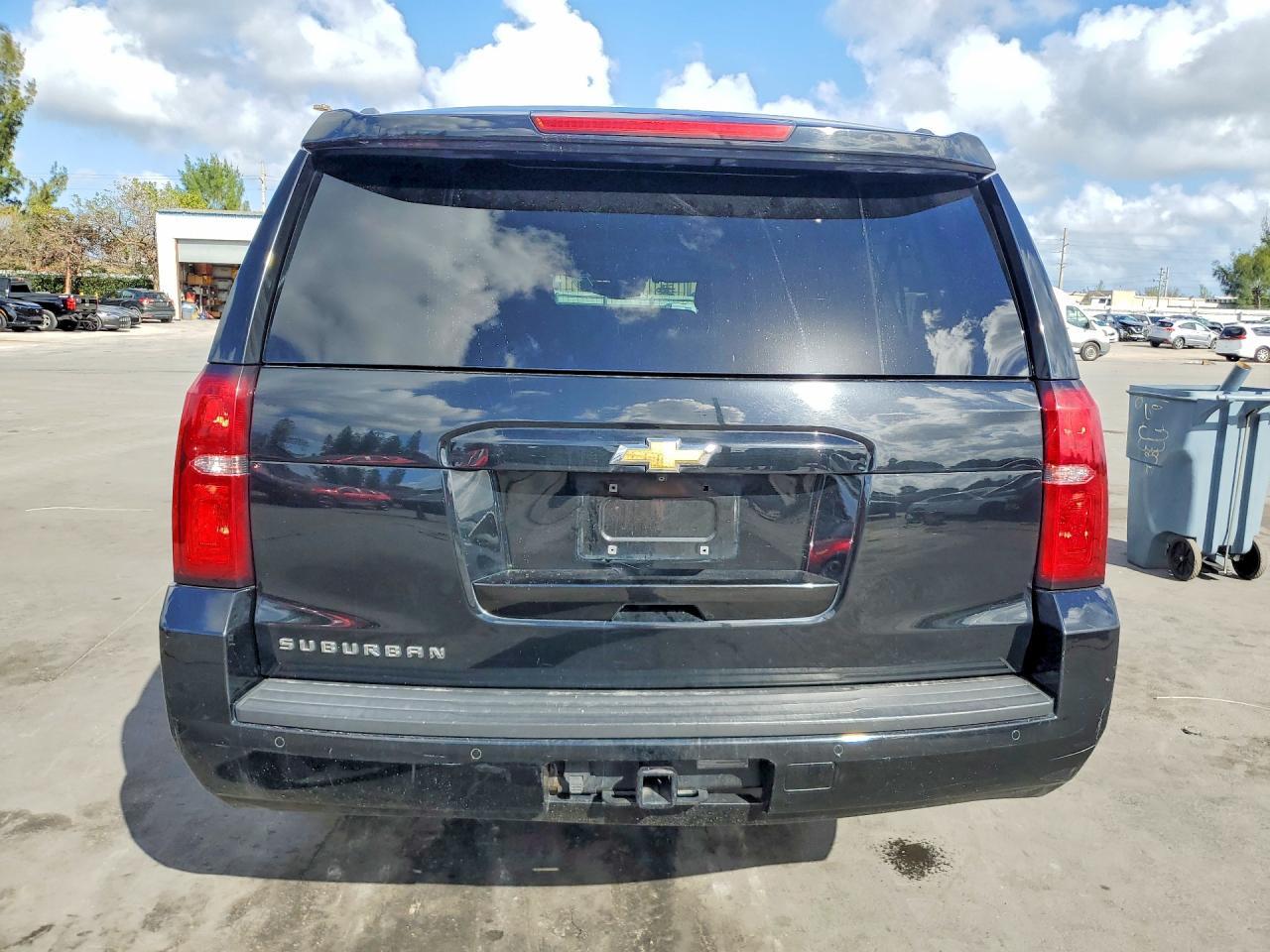 2019 Chevrolet Suburban K1500 Lt - zdjęcie 6