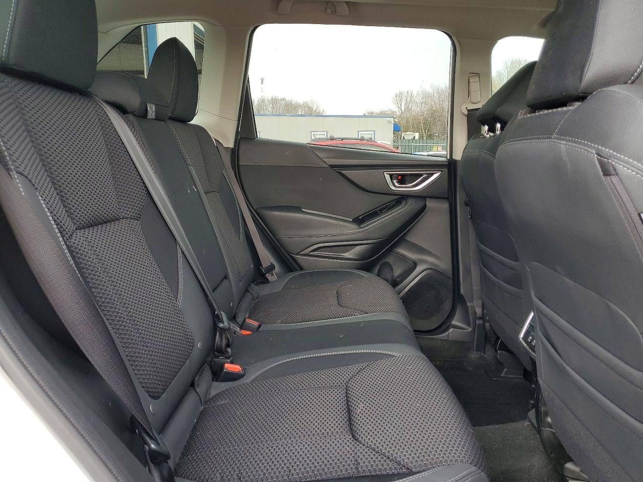 2024 Subaru Forester Premium - zdjęcie 10