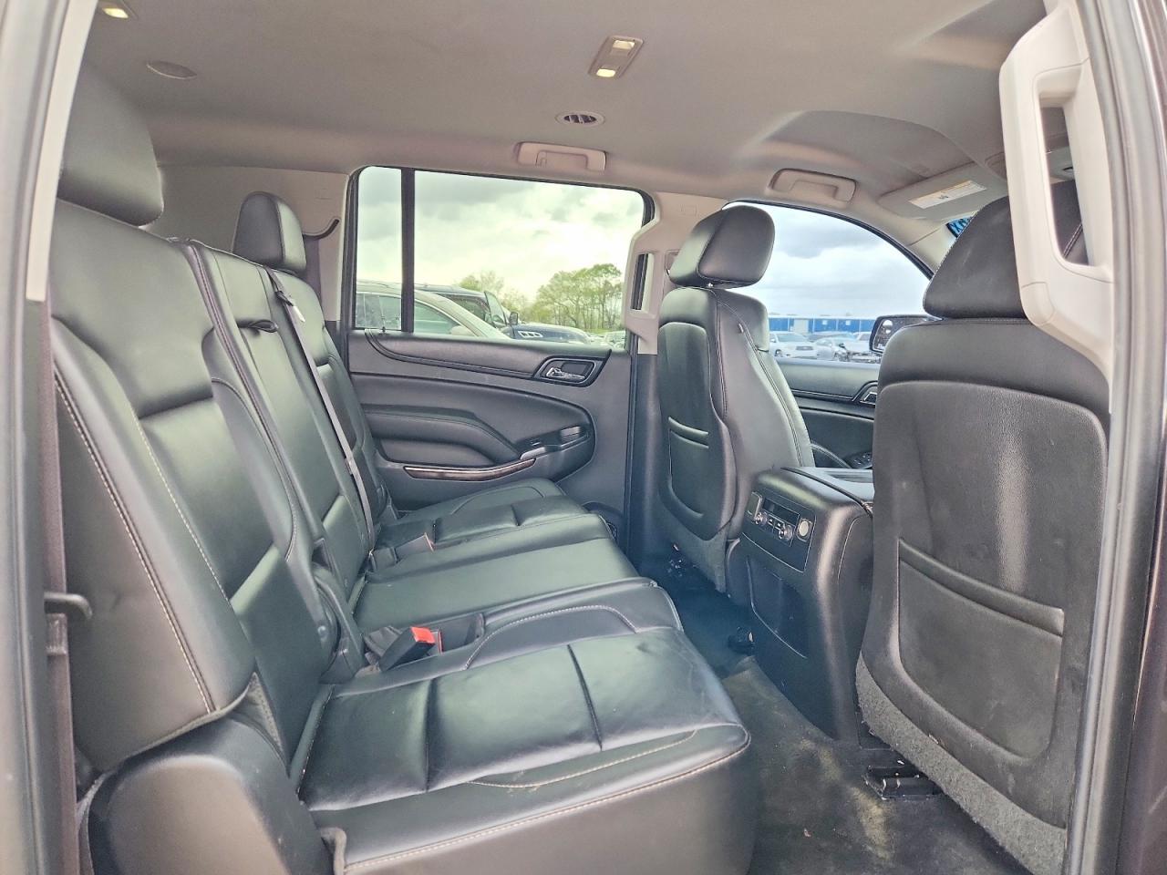 2015 Chevrolet Suburban K1500 Lt - zdjęcie 11