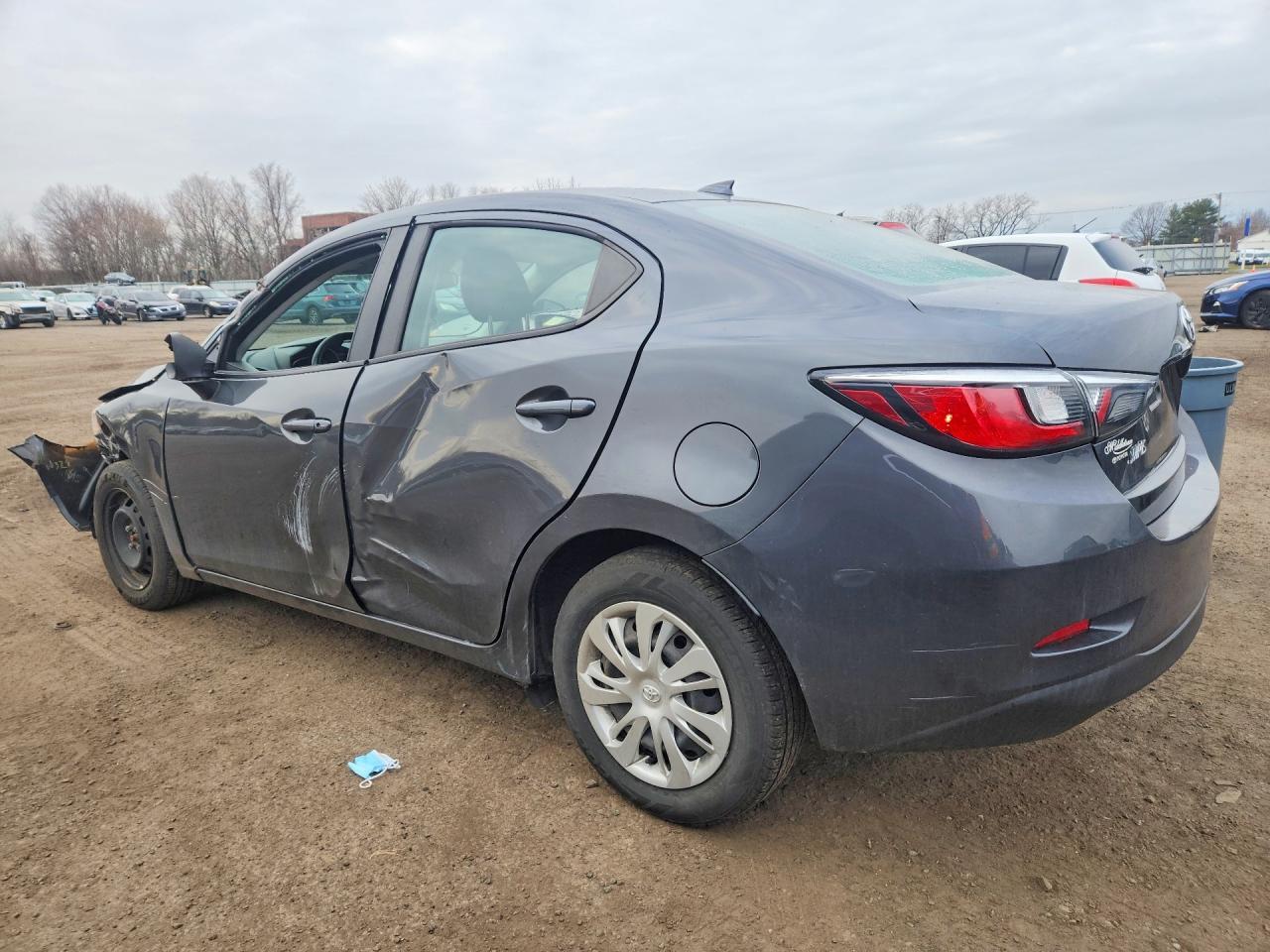 2020 Toyota Yaris L - zdjęcie 2