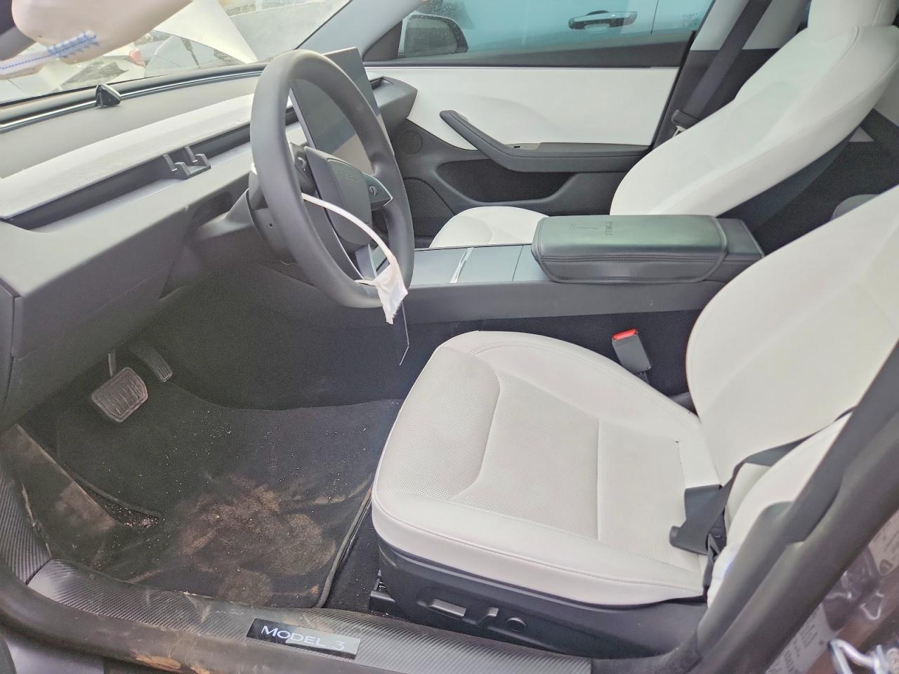 2025 Tesla Model 3 - zdjęcie 7