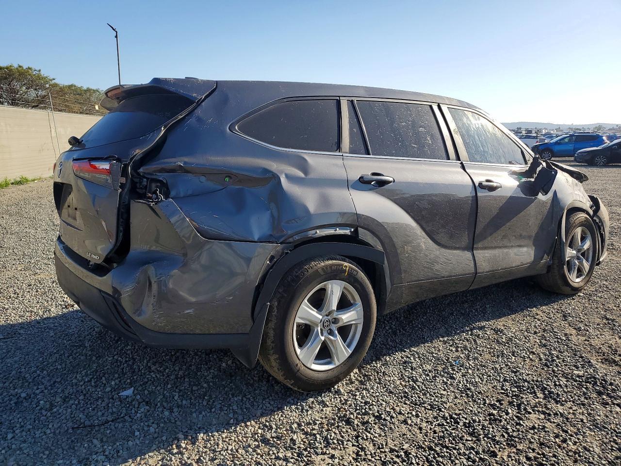 2023 Toyota Highlander Le - zdjęcie 3