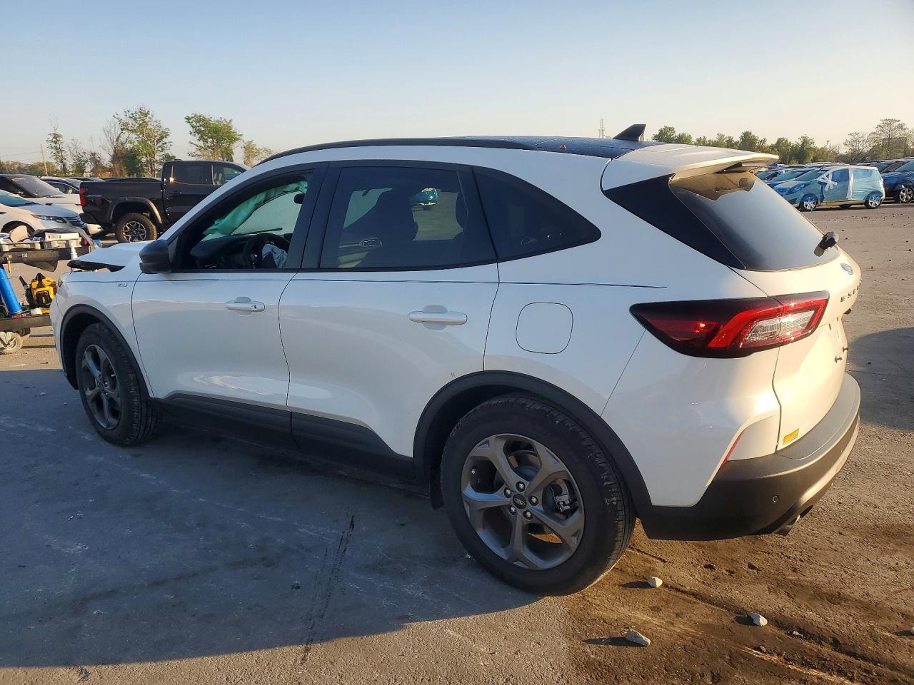 2025 Ford Escape St Line - zdjęcie 2