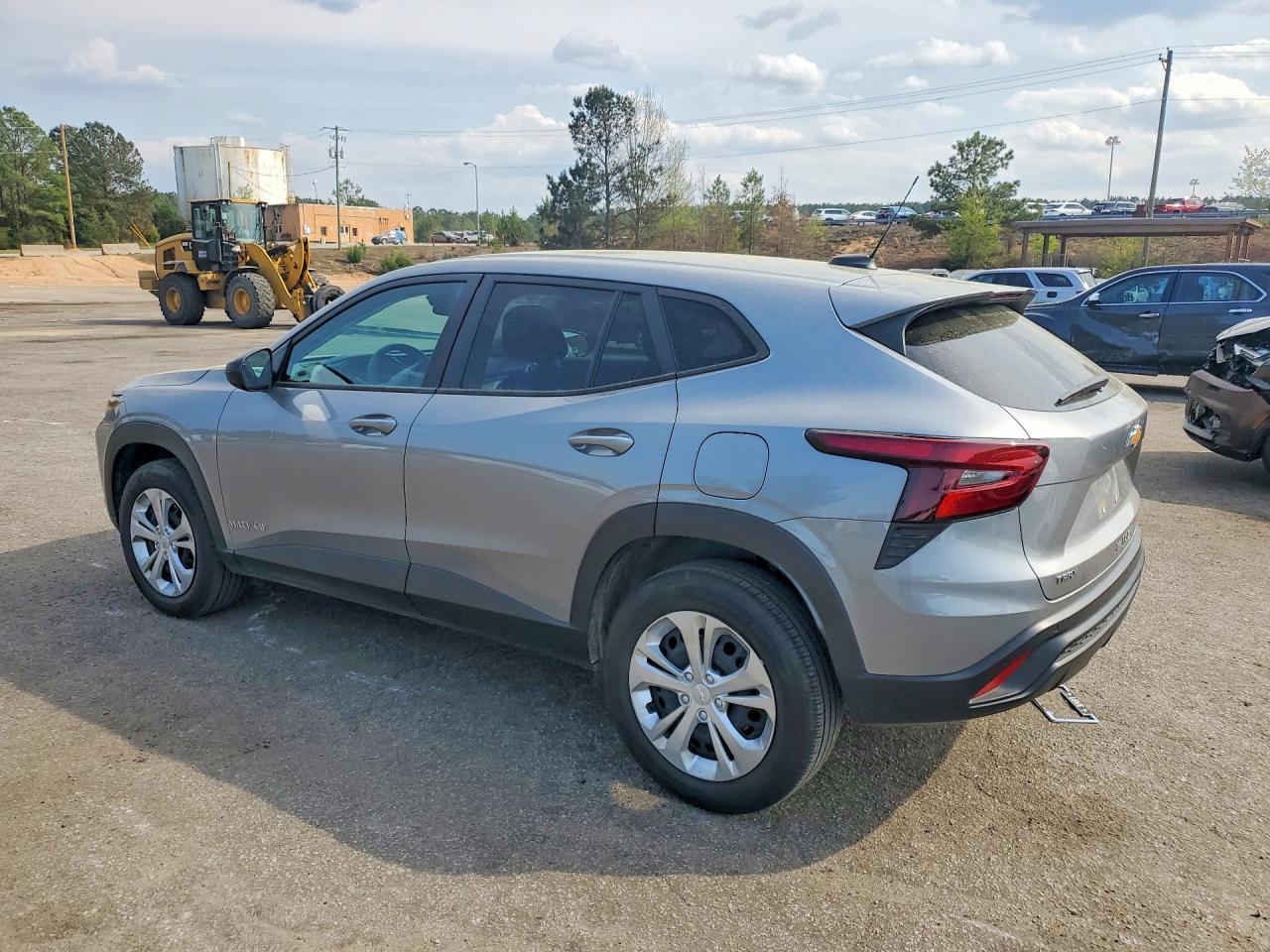 2025 Chevrolet Trax Ls - zdjęcie 2