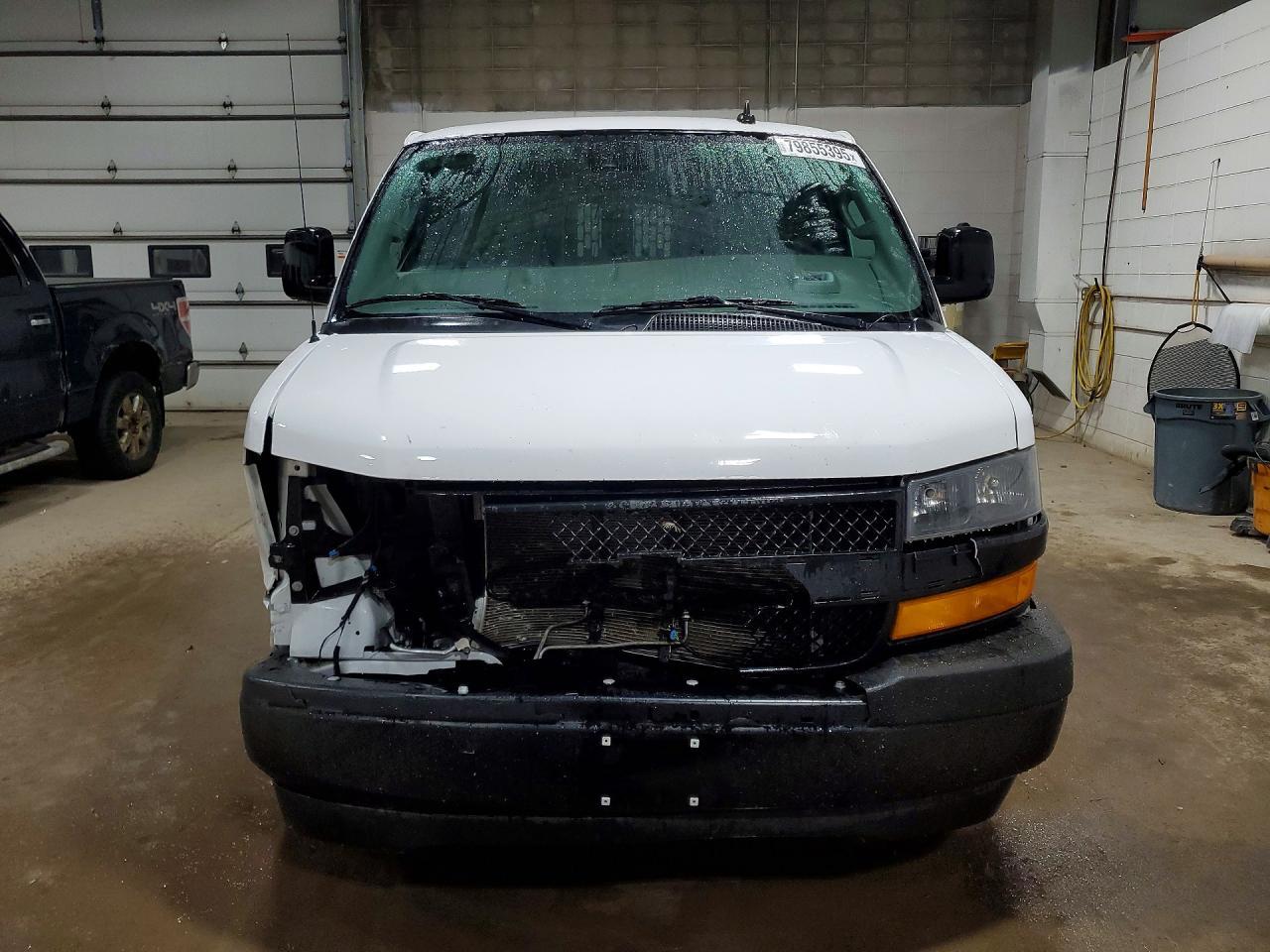 2020 Chevrolet G2500 Expr - zdjęcie 5