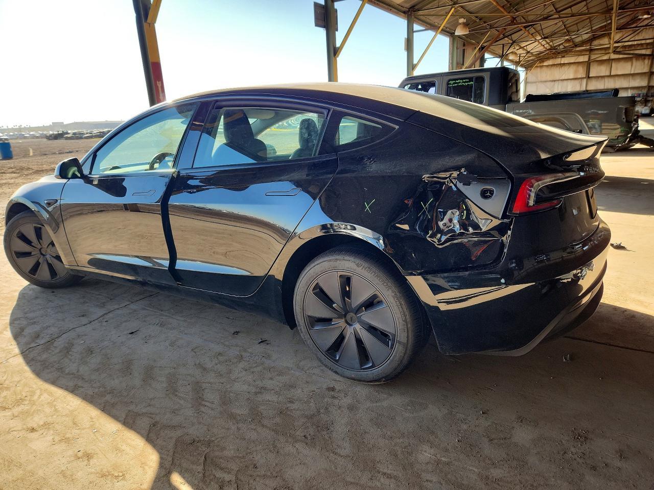 2025 Tesla Model 3 - zdjęcie 2