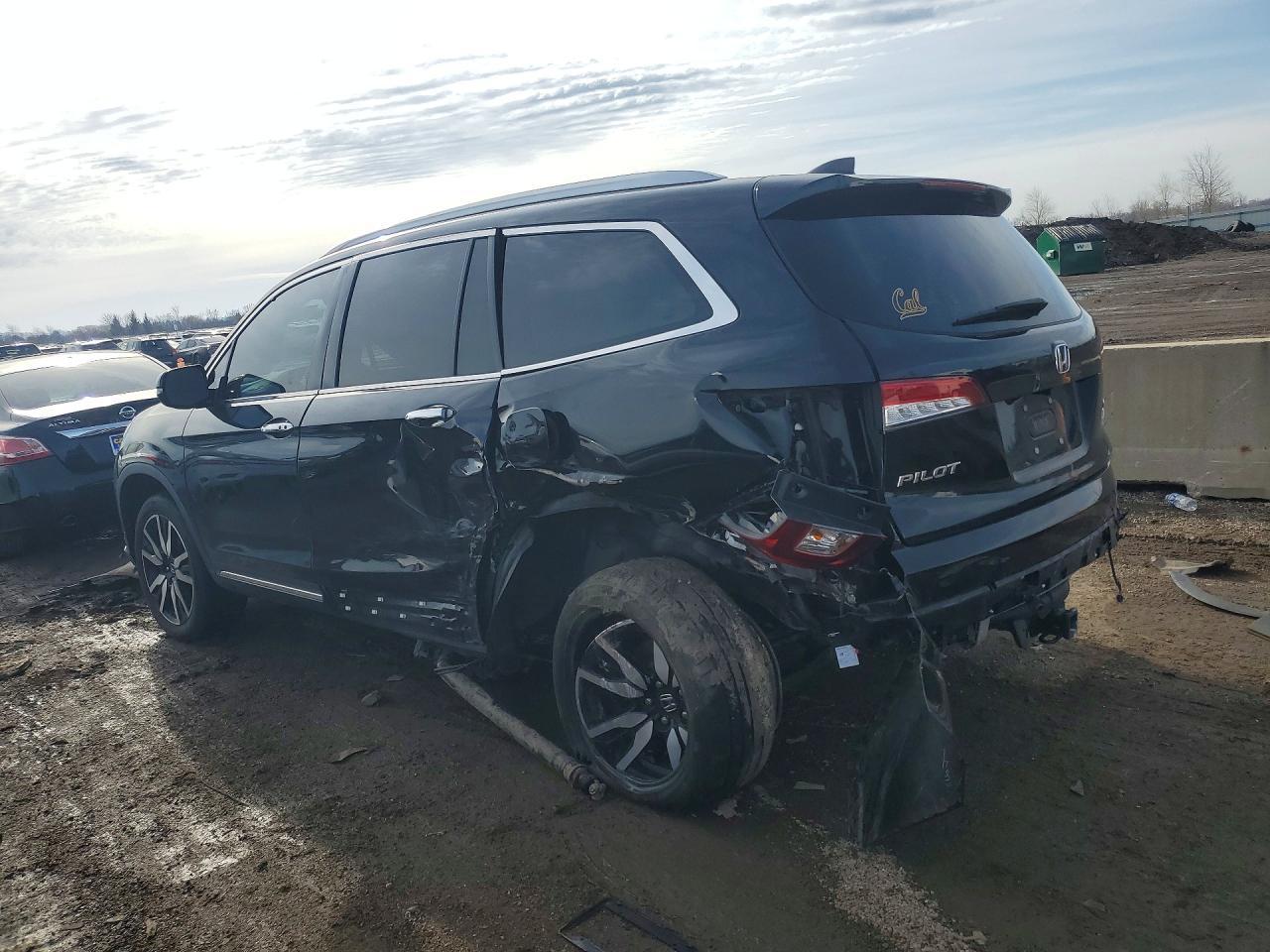 2021 Honda Pilot Touring - zdjęcie 2