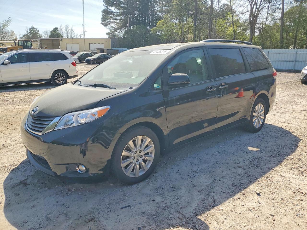2014 Toyota Sienna Xle 7-Passenger - zdjęcie główne