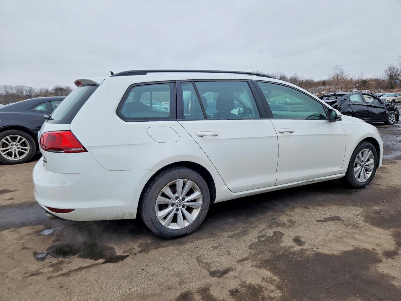 2017 Volkswagen Golf Sportwagen S - zdjęcie 3