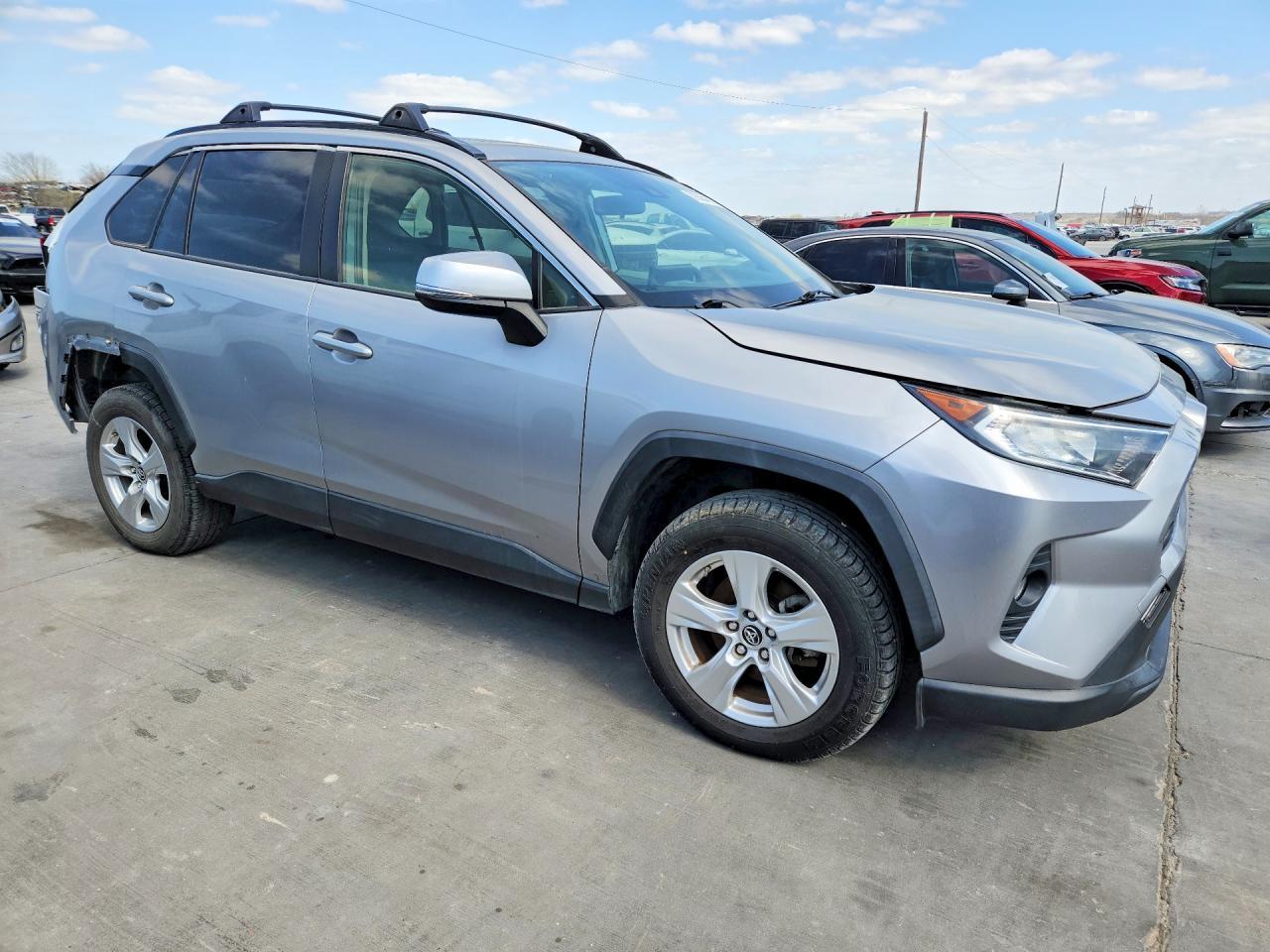 2019 Toyota Rav4 Xle - zdjęcie 4