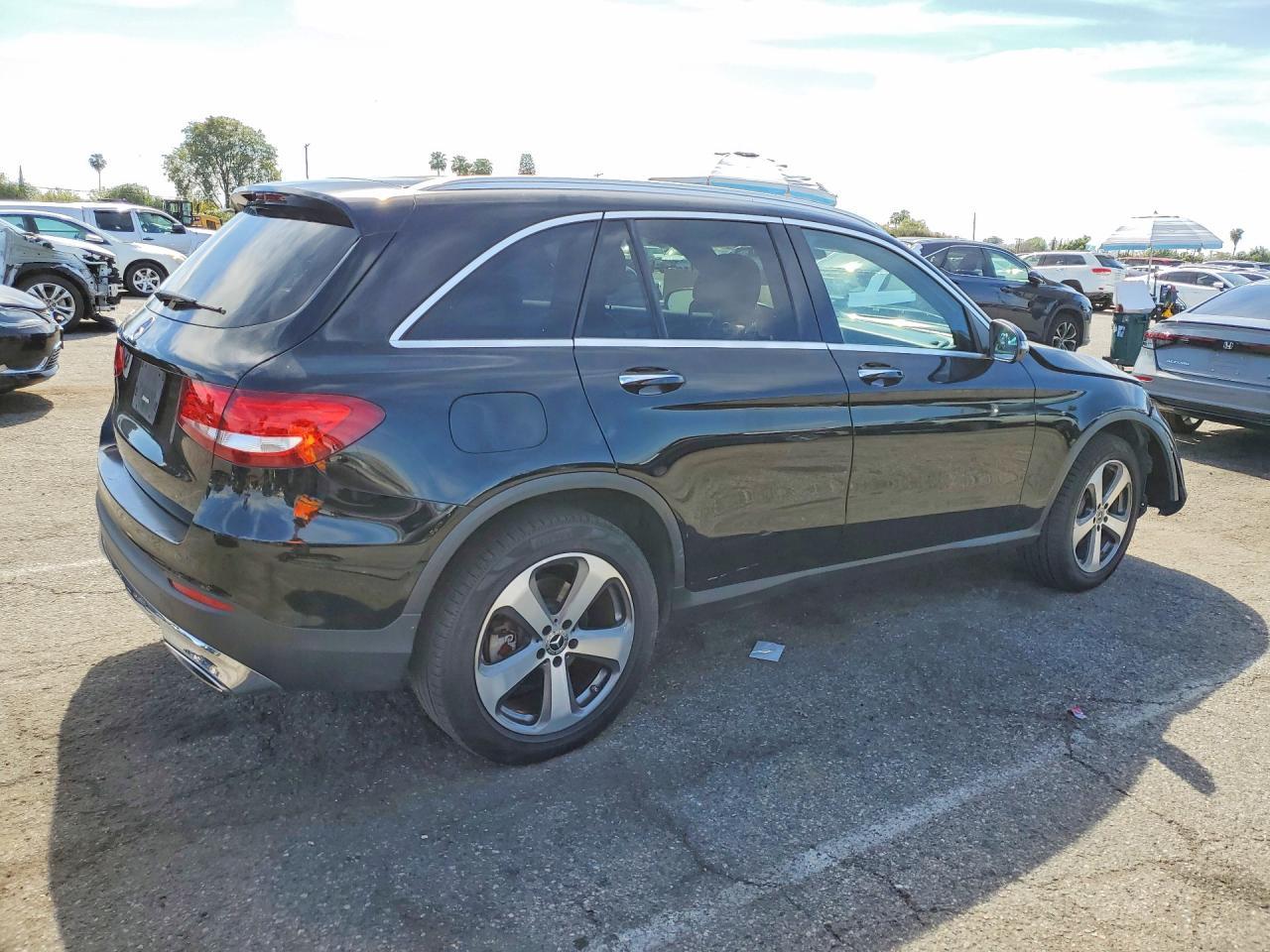 2019 Mercedes-Benz Glc 300 - zdjęcie 3