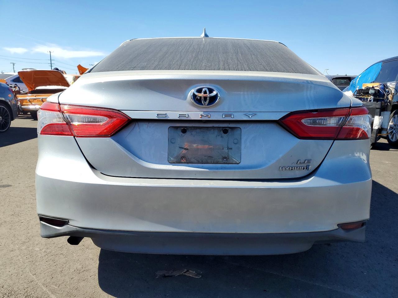 2020 Toyota Camry Hybrid Le - zdjęcie 6