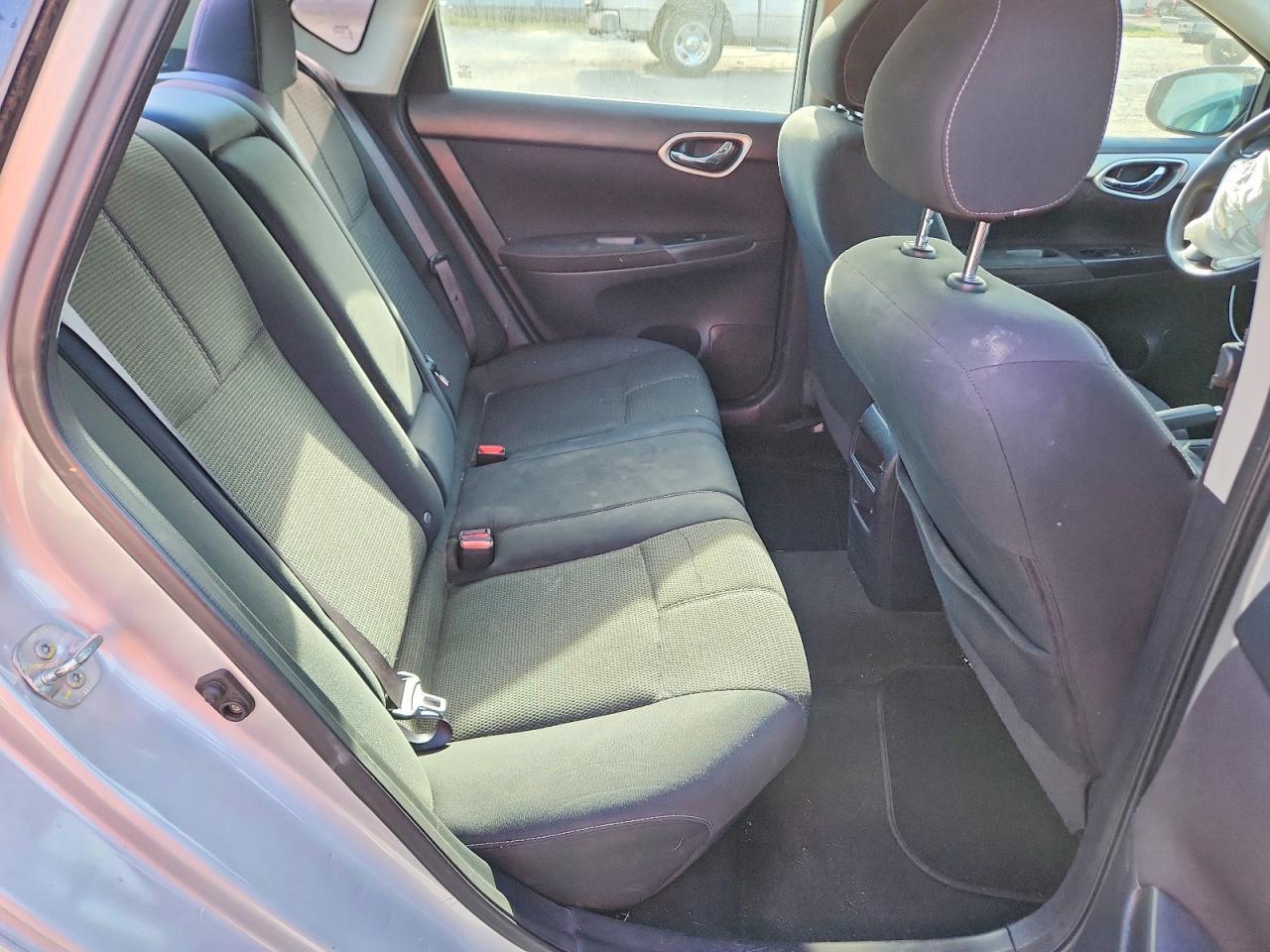 2014 Nissan Sentra S - zdjęcie 19