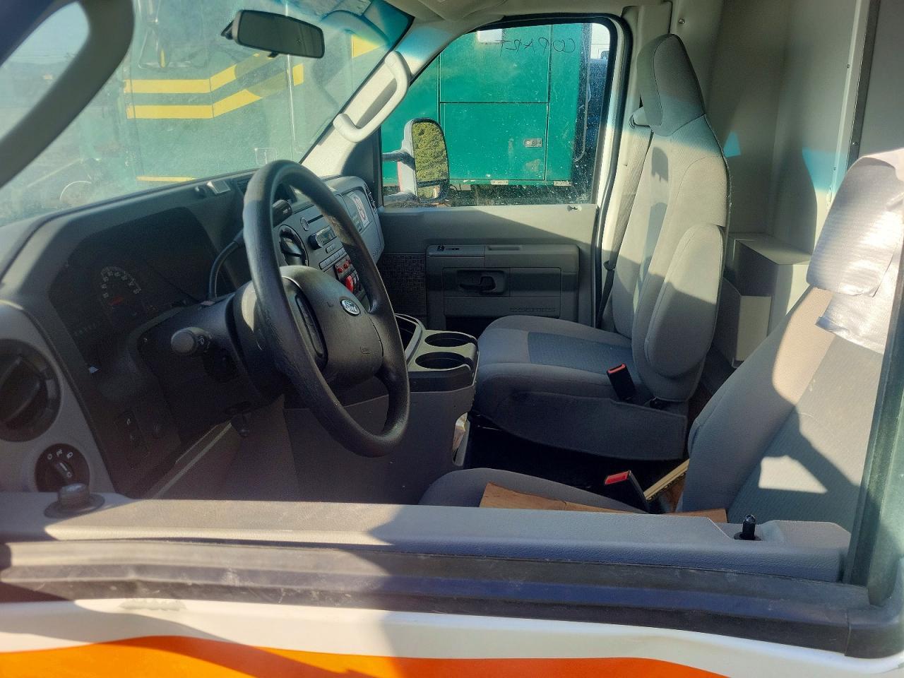 2016 Ford E-350 Ambulance - zdjęcie 7