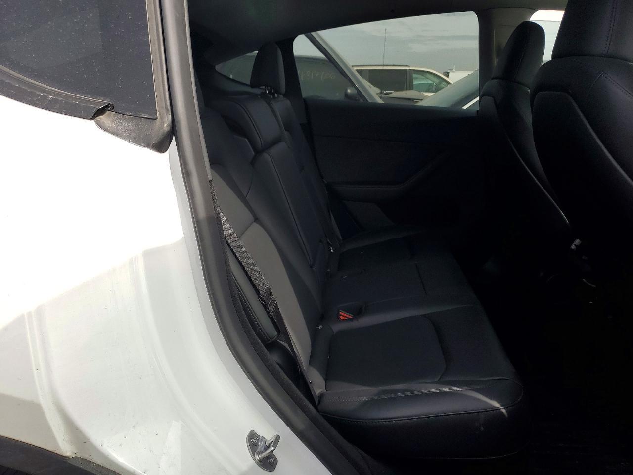 2024 Tesla Model Y - zdjęcie 10