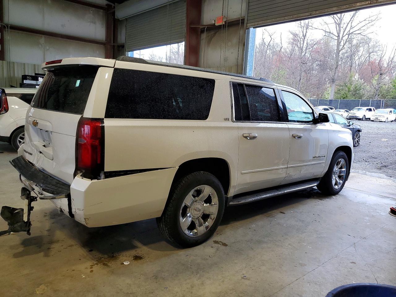 2016 Chevrolet Suburban K1500 Ltz - zdjęcie 3