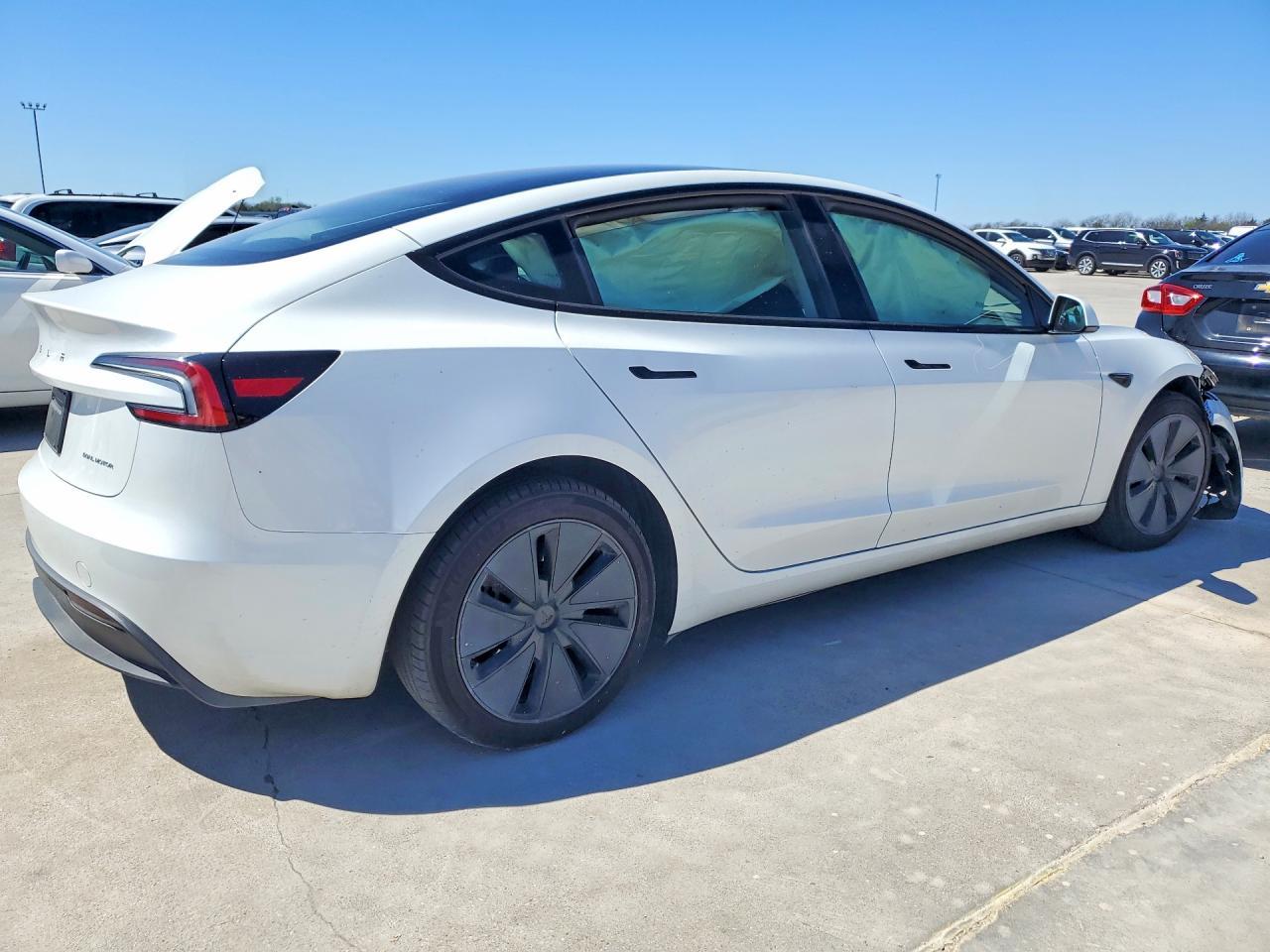 2024 Tesla Model 3 - zdjęcie 3