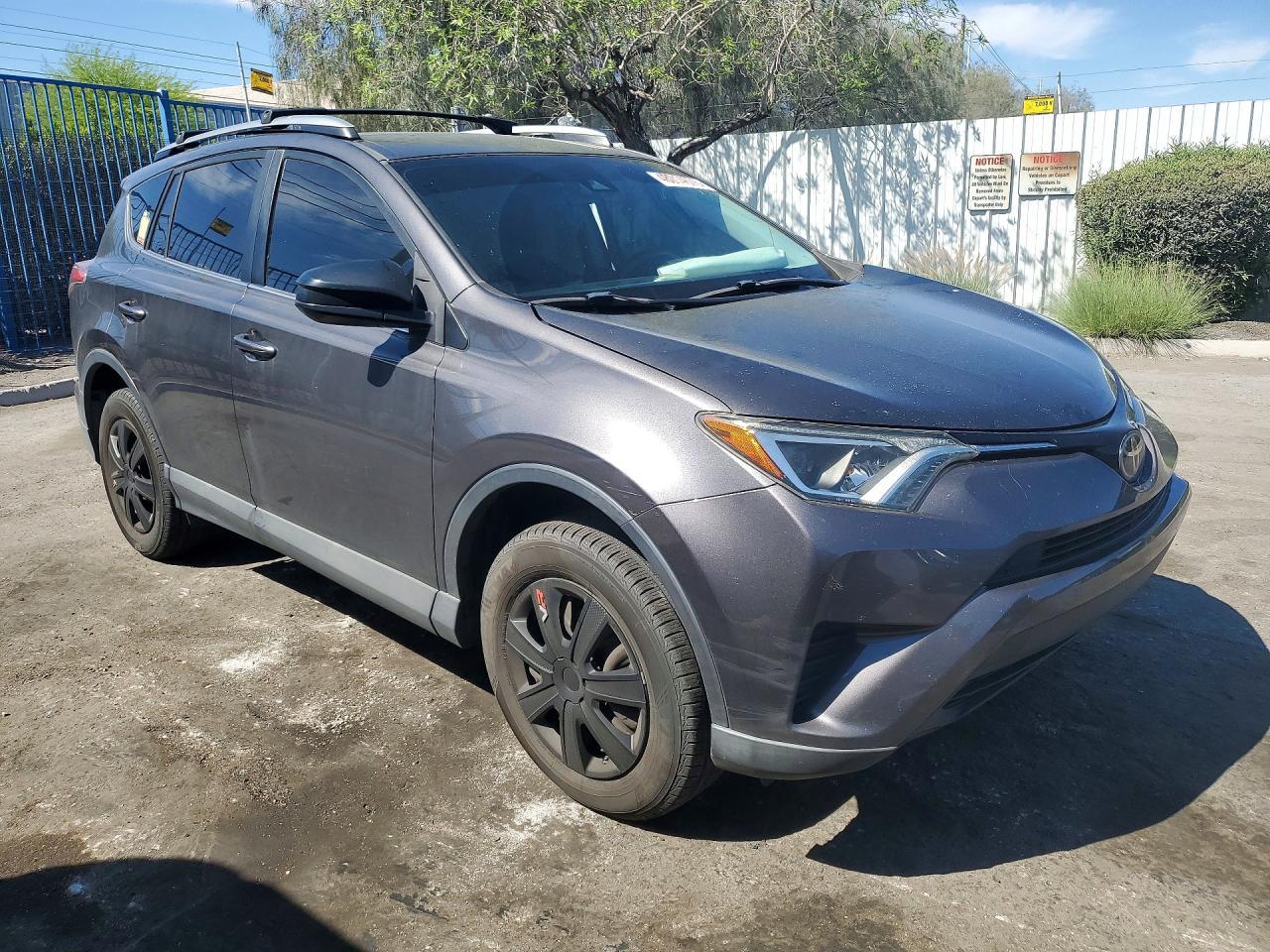 2017 Toyota Rav4 Le - zdjęcie 4