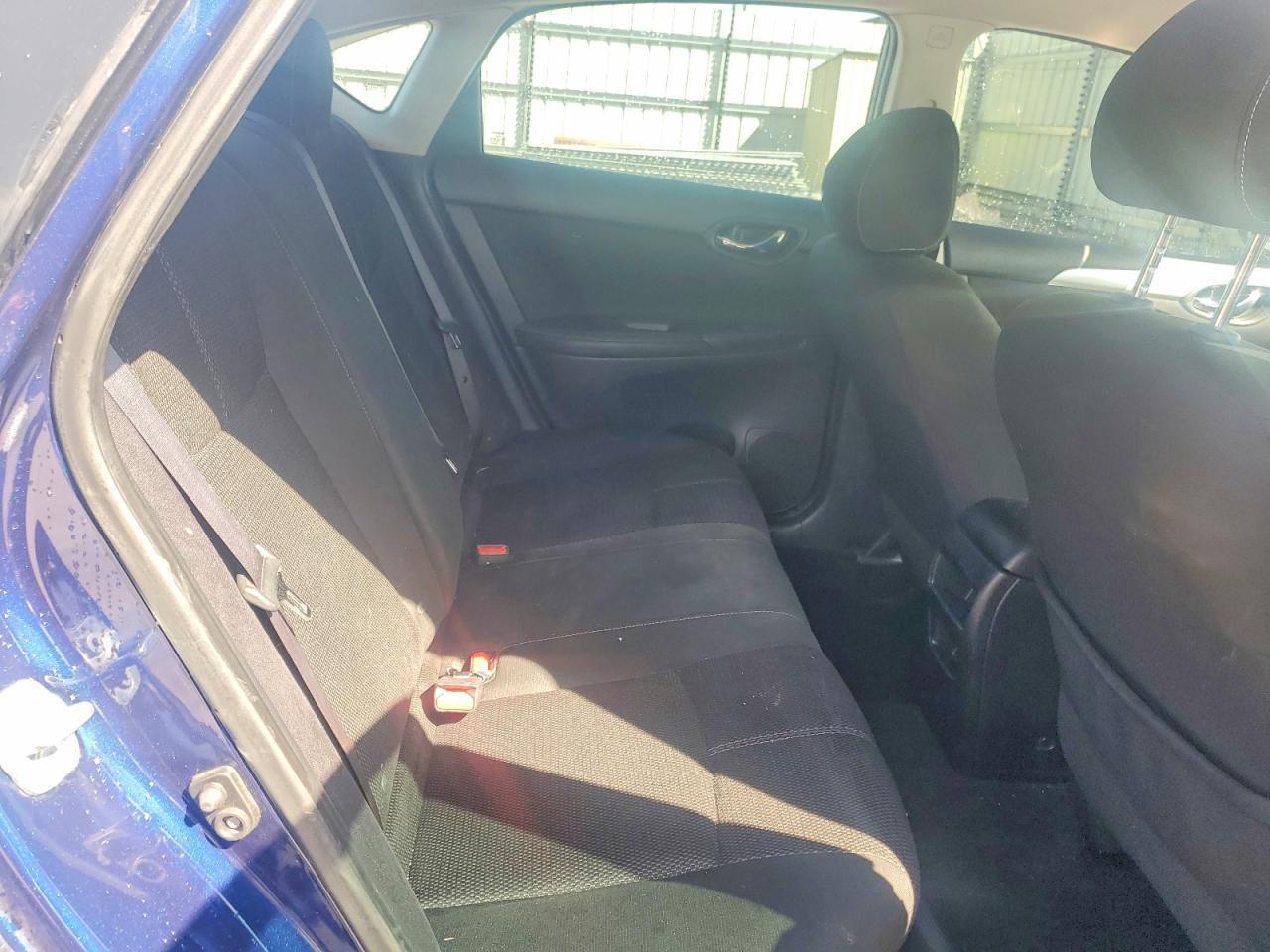 2018 Nissan Sentra S - zdjęcie 10