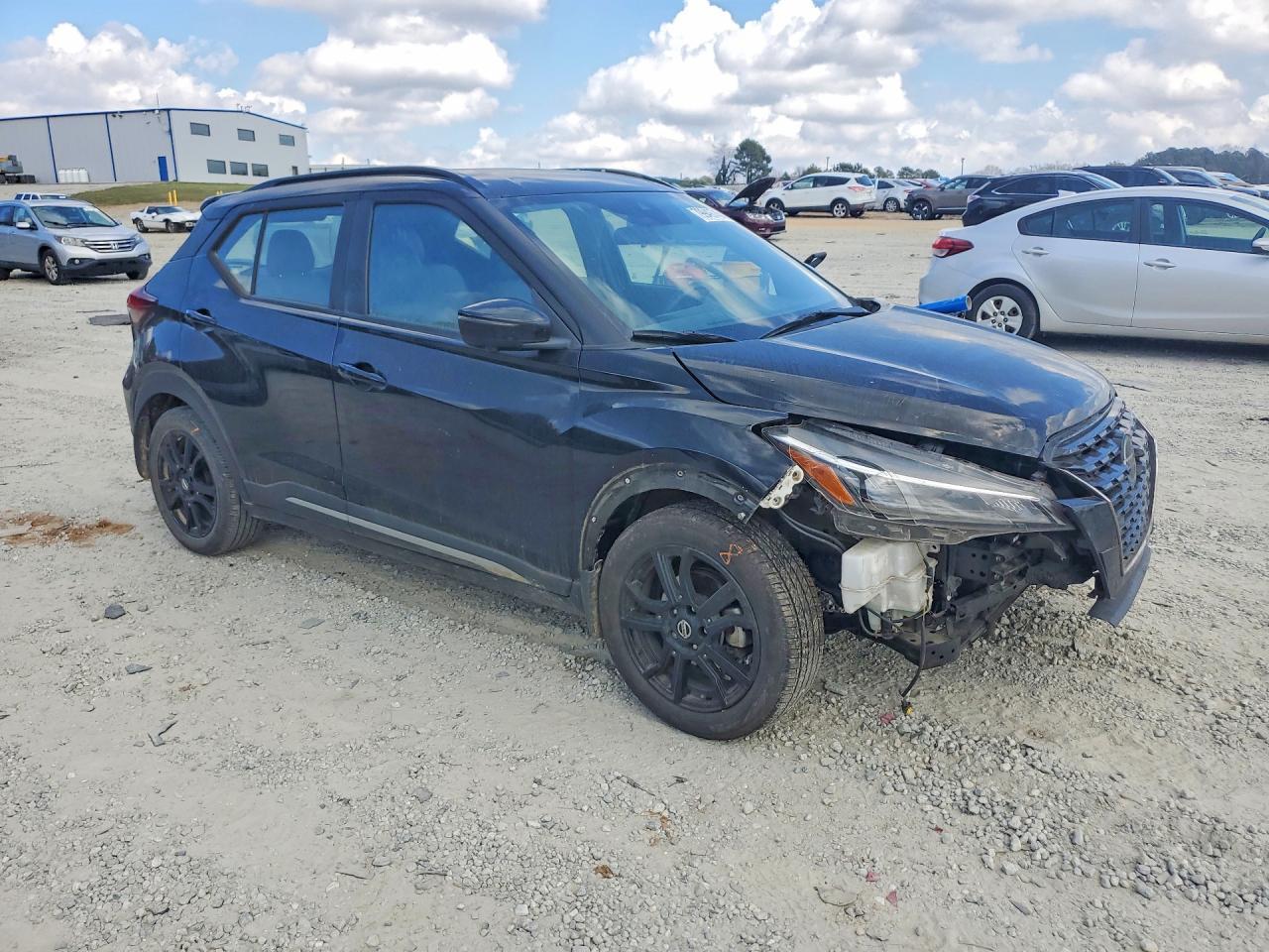 2021 Nissan Kicks Sr - zdjęcie 4