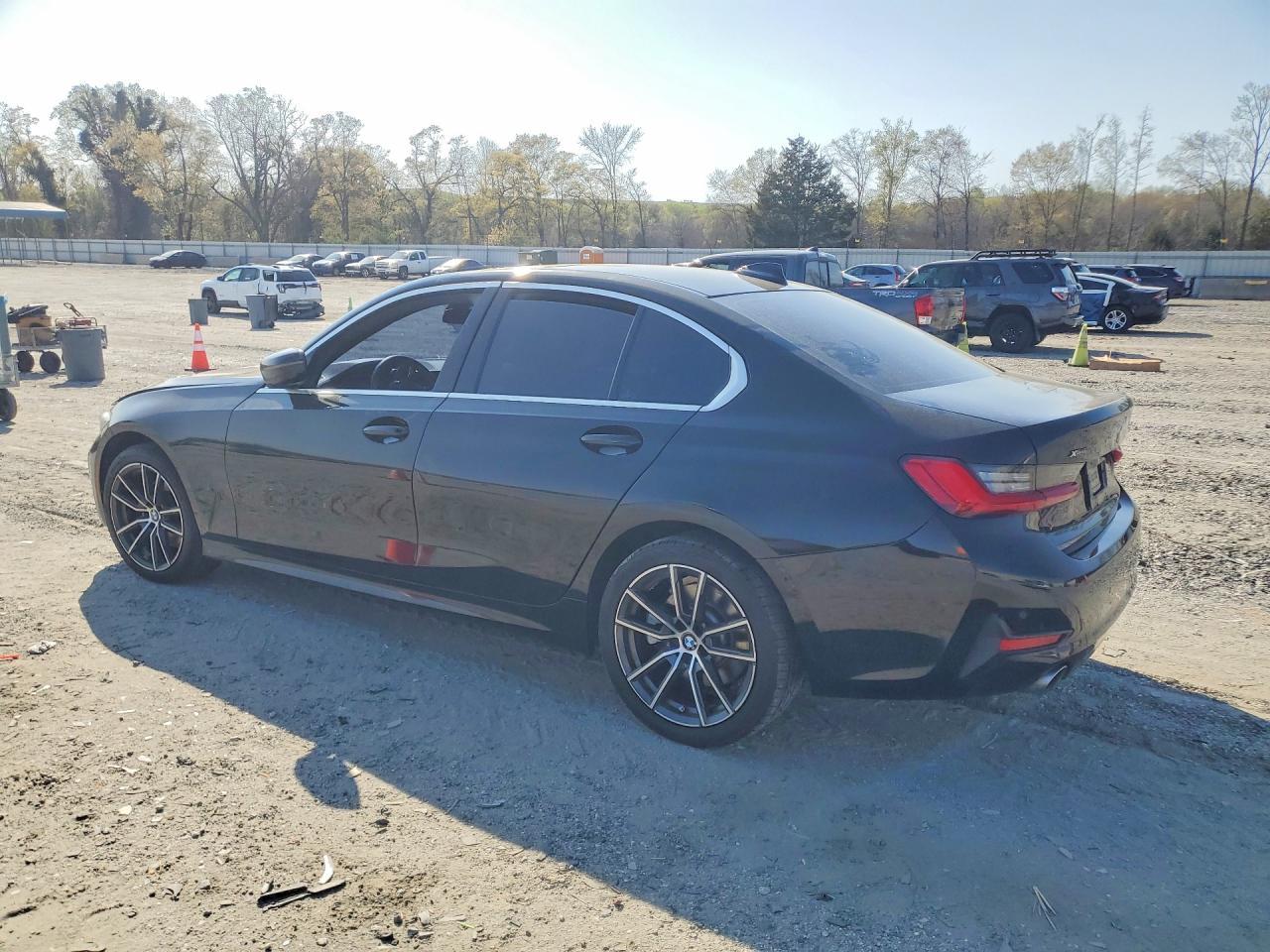 2020 BMW 330Xi - zdjęcie 2