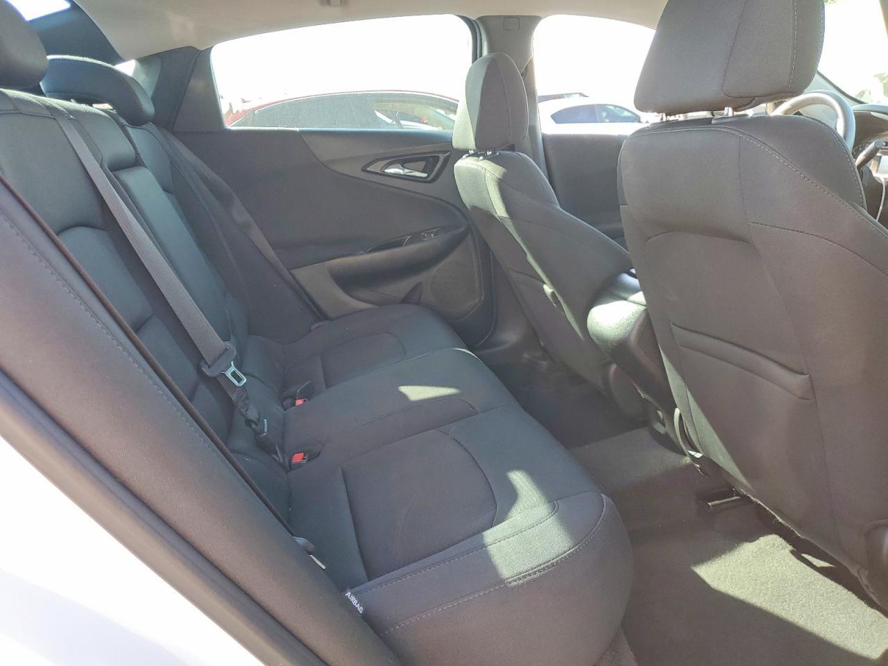 2016 Chevrolet Malibu Ls - zdjęcie 10