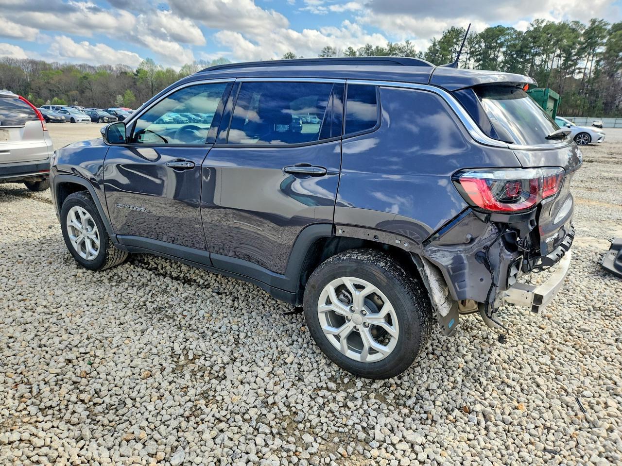 2024 Jeep Compass Latitude - zdjęcie 2