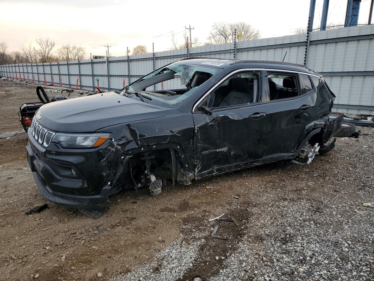2022 Jeep Compass Latitude Lux - zdjęcie główne