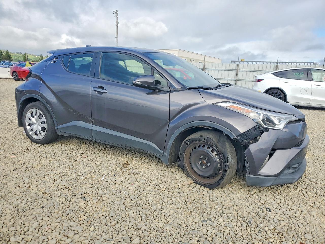 2019 Toyota C-Hr Le - zdjęcie 4