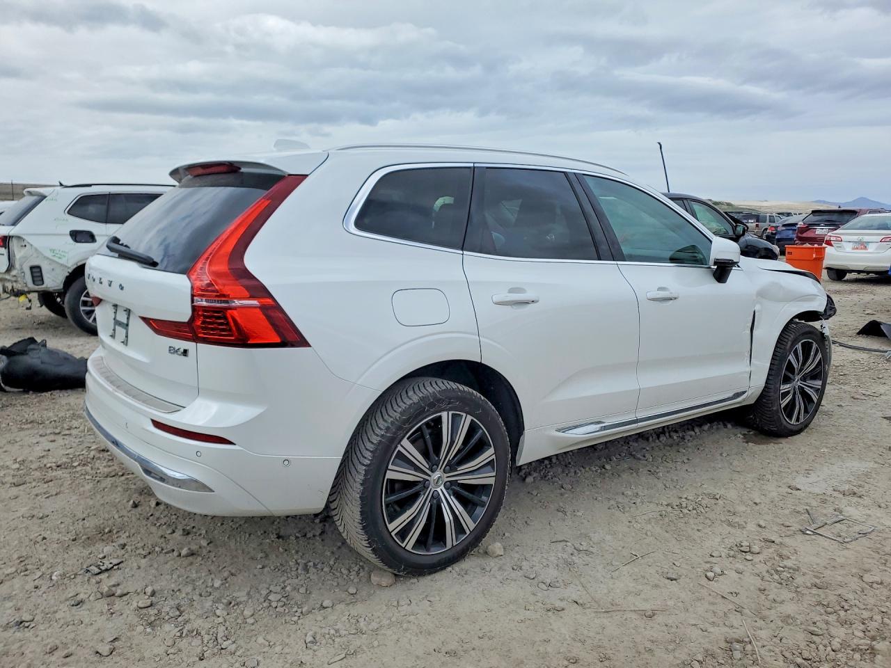 2022 Volvo Xc60 B6 Inscription - zdjęcie 3
