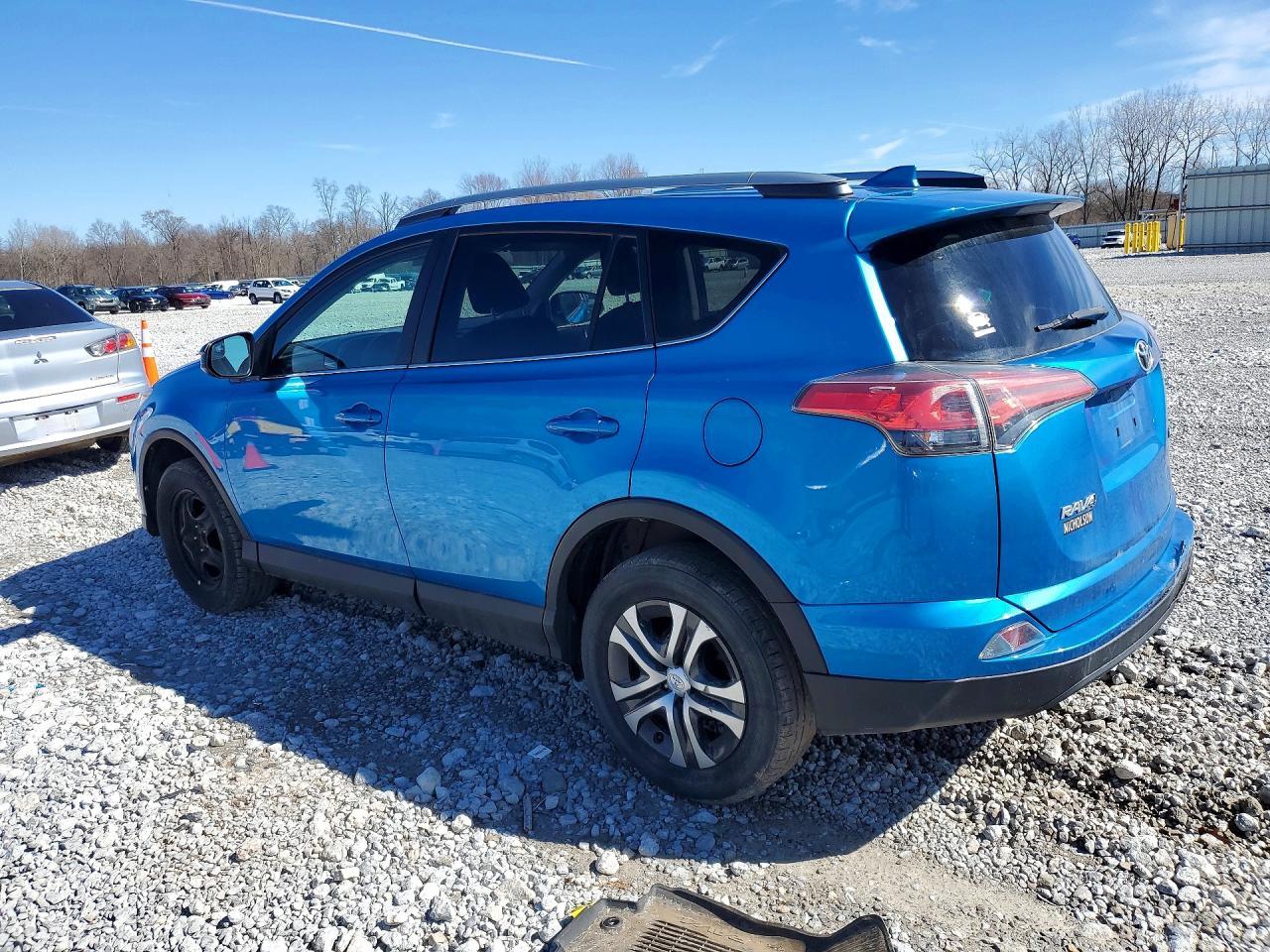 2018 Toyota Rav4 Le - zdjęcie 2
