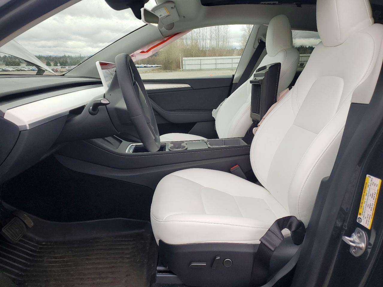 2024 Tesla Model Y - zdjęcie 7