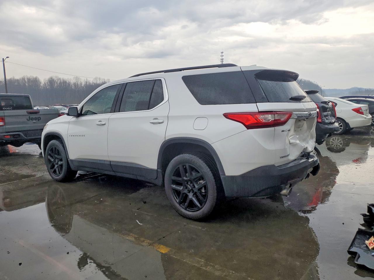 2021 Chevrolet Traverse Lt - zdjęcie 2