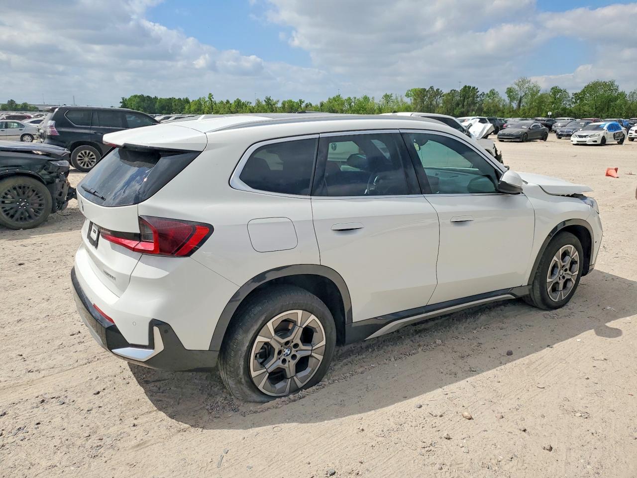 2025 BMW X1 xDrive28I - zdjęcie 3