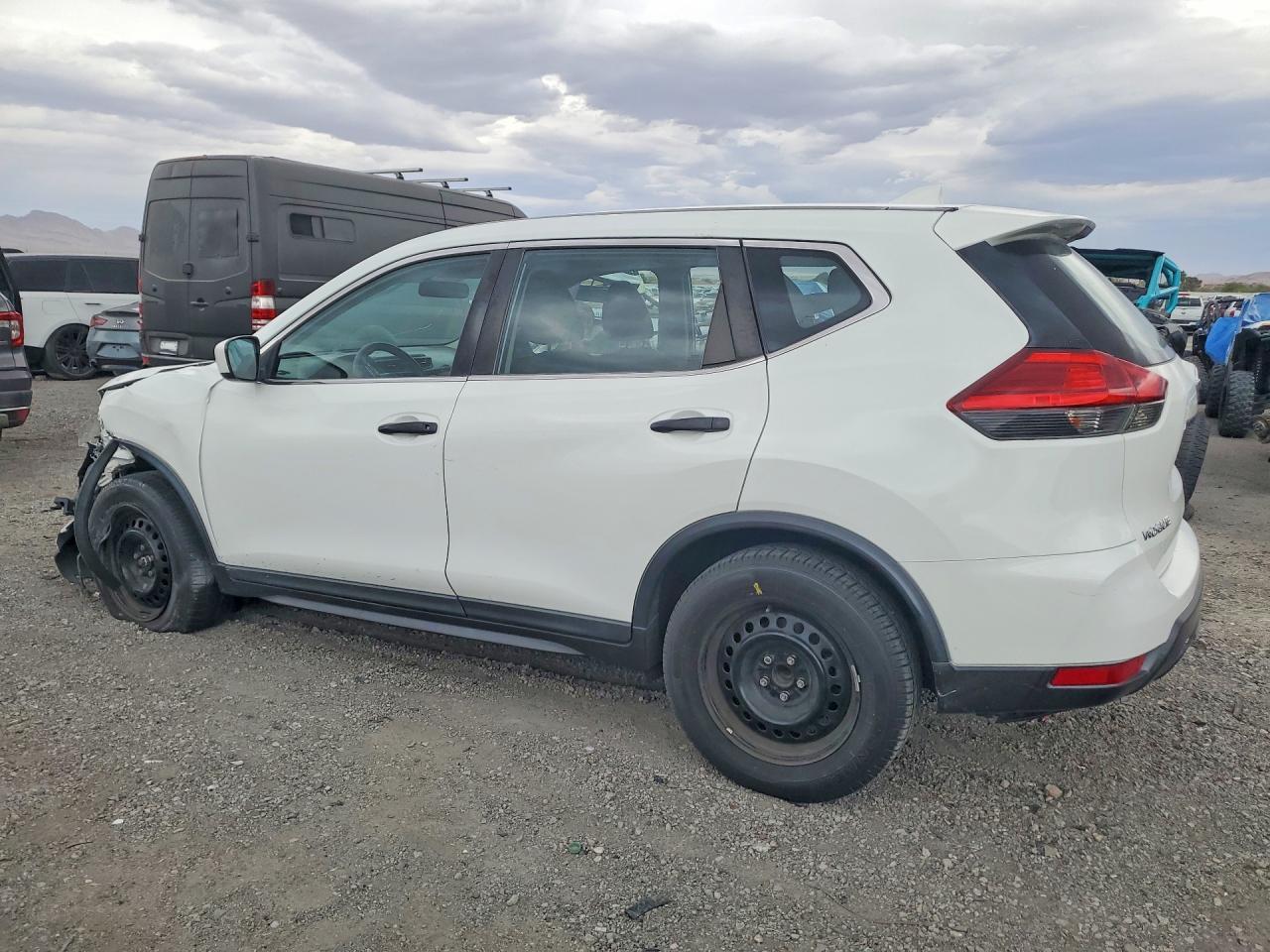 2017 Nissan Rogue S - zdjęcie 2