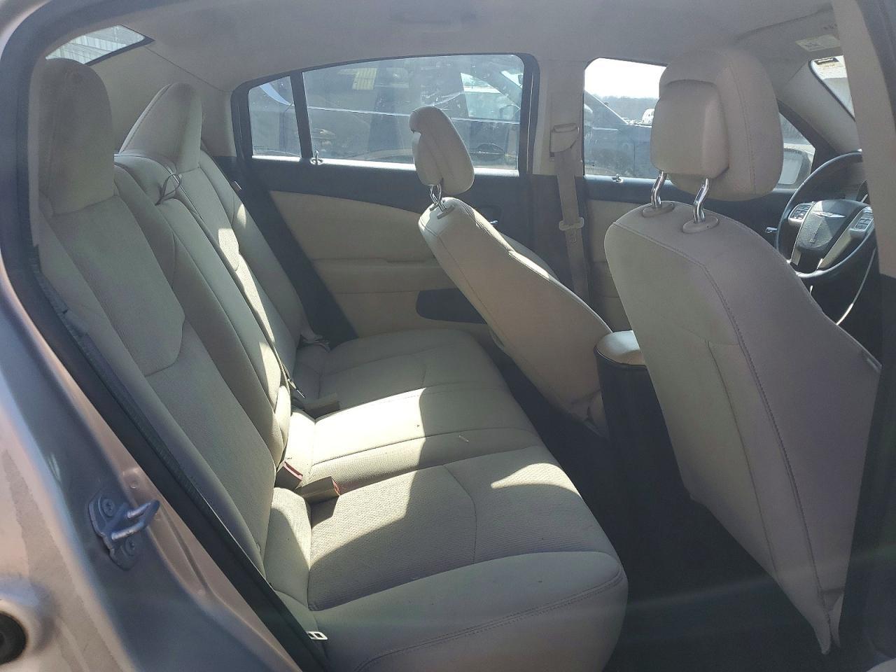 2013 Chrysler 200 Touring - zdjęcie 10